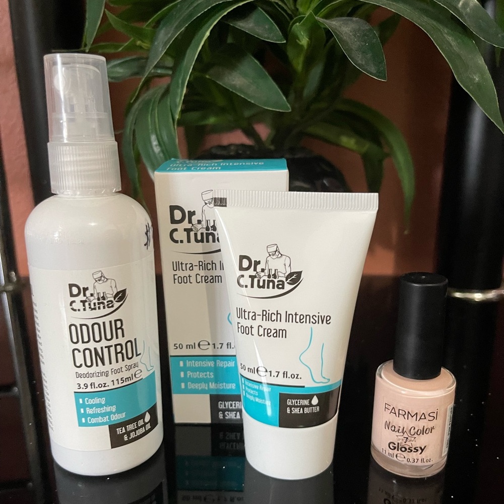 Farmasi foot care bundle☀️